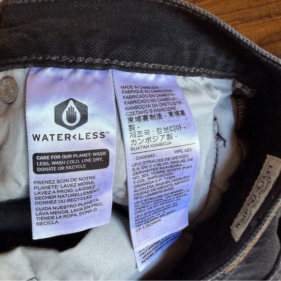 LEVIS 501 premium Black Cut Off Shorts, distressed. Women’s size 27 - Picture 6 of 9